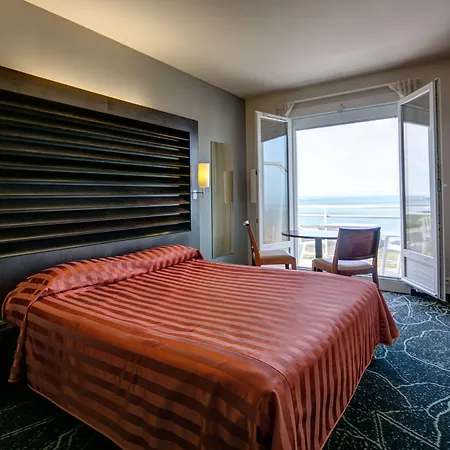 La Corniche Hotel