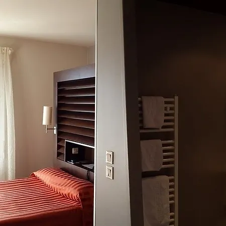 La Corniche Hotel