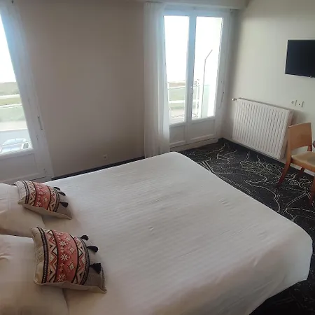 La Corniche Hotel